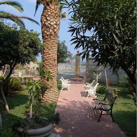 アパートホテル Le Zagare SantʼAlessio Siculo