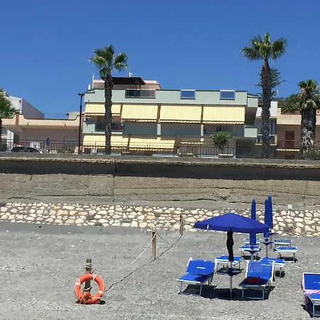 アパートホテル Le Zagare SantʼAlessio Siculo